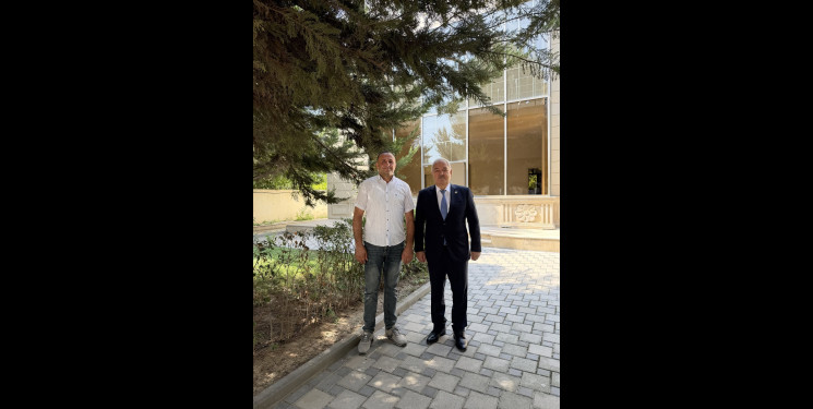 Ağdam Rayon İcra Hakimiyyətinin başçısı Vaqif Həsənov polis veteranı Zeyqəm Əhmədovu qəbul edib